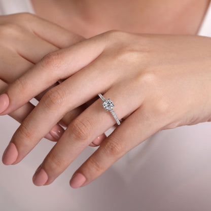 18K White Gold Round Diamond Engagement Ring