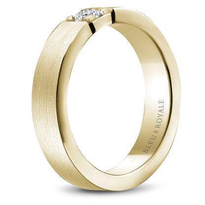 5.00mm Bleu Royale Wedding Band in Yellow Gold With 1 RD, TCW 0.25ct