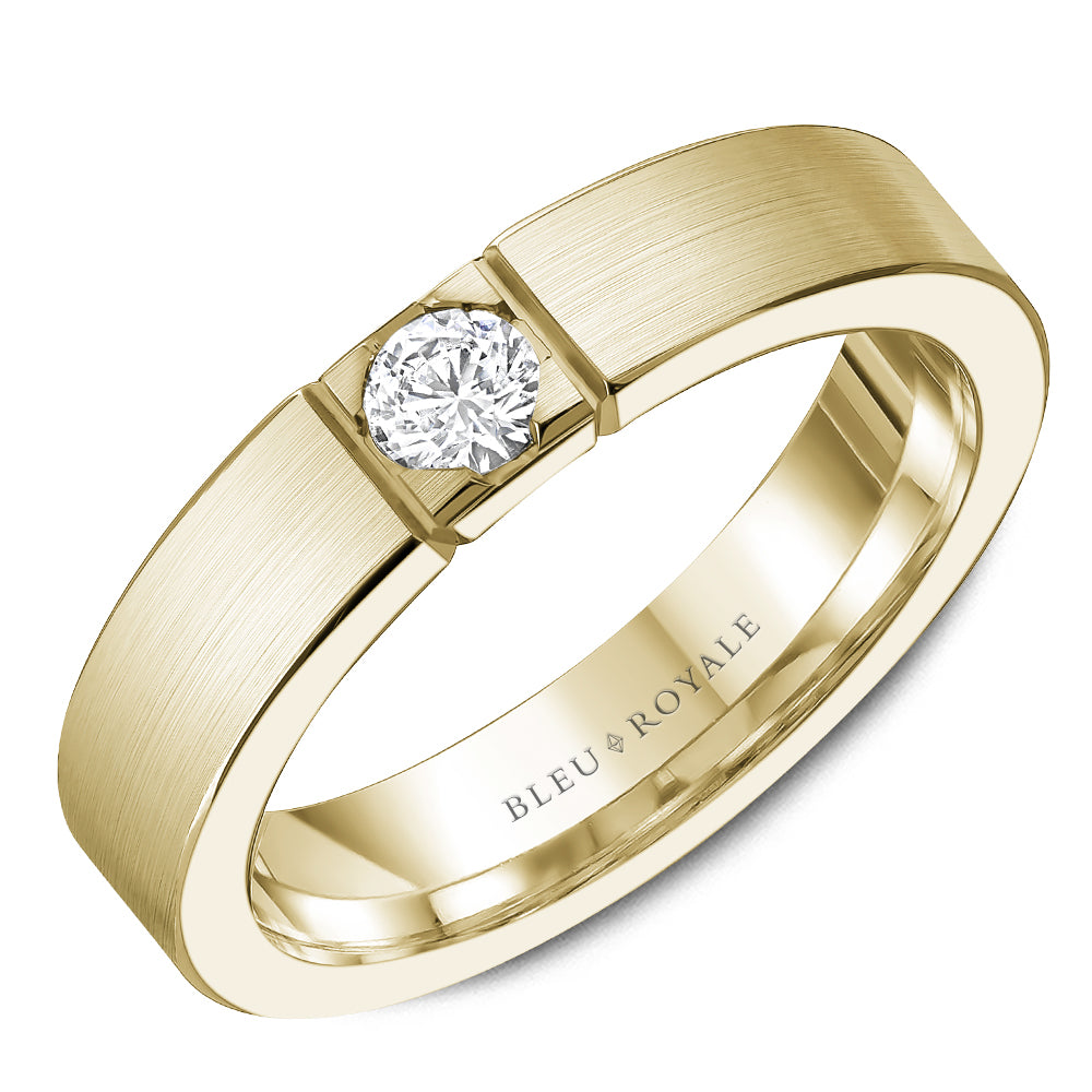 5.00mm Bleu Royale Wedding Band in Yellow Gold With 1 RD, TCW 0.25ct